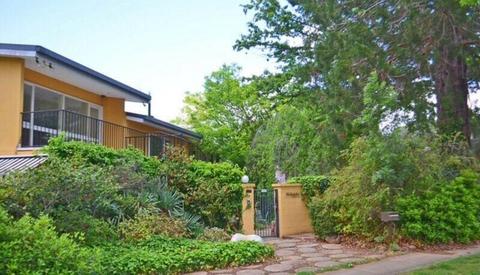 Gorgeous and tranquil home next to lake in Yarralumla