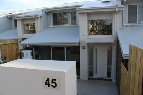 Stunning 3br Contemporary Townhouse in Lawson