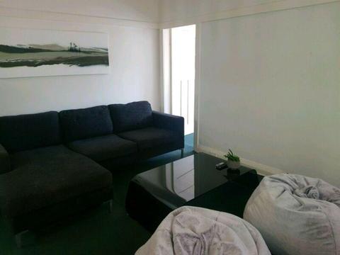 2 Bedroom Apartment for rent STUDENTS &Backpacker look