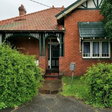 PET FRIENDLY 2 BED HOUSE IN GREAT COOKS HILL LOCATION