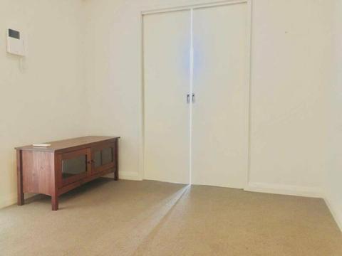1 bedroom plus 1 study room with car park property for rent