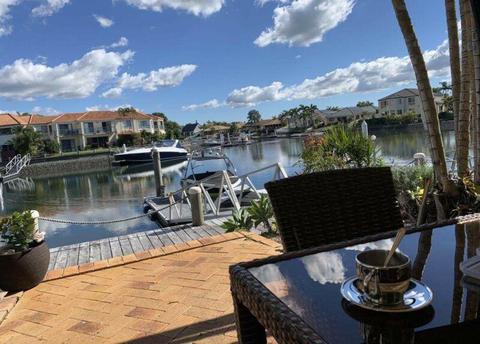 Stunning waterfront 3 bedroom townhouse in Runaway Bay