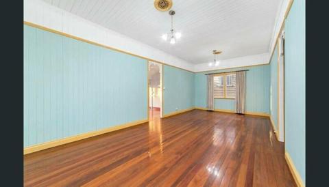 Traditional Queenslander Less Than 3kms from the CBD