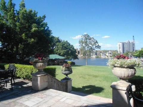 Fully furnished studio apartment in Kangaroo Point