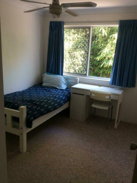 Burleigh heads unit for rent