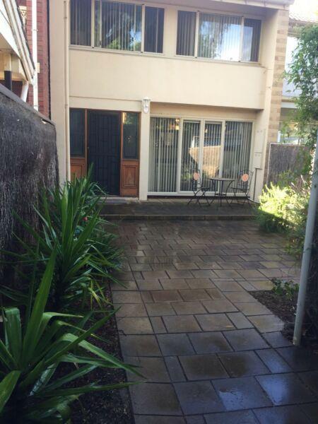 TOWNHOUSE FULLY FURNISHED ANGAS STREET ADELAIDE