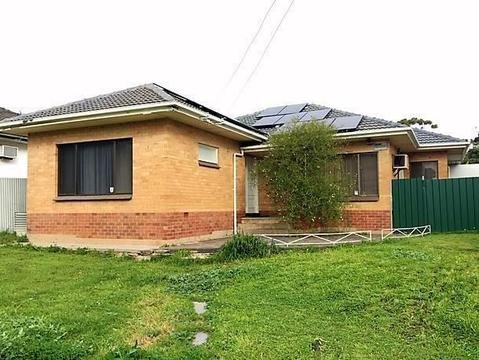 large 3 bedroom house, walk to Flinders, available now, short term