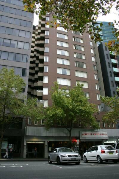 FULLY FURNISHED MODERN ONE BEDROOM APARTMENT IN MEL CBD