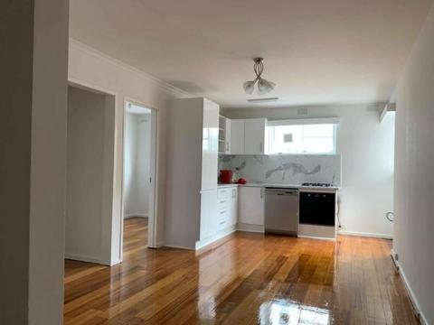 2 BEDROOM FURNISHED FLAT RENOVATED MONASH AND CHAPEL ST