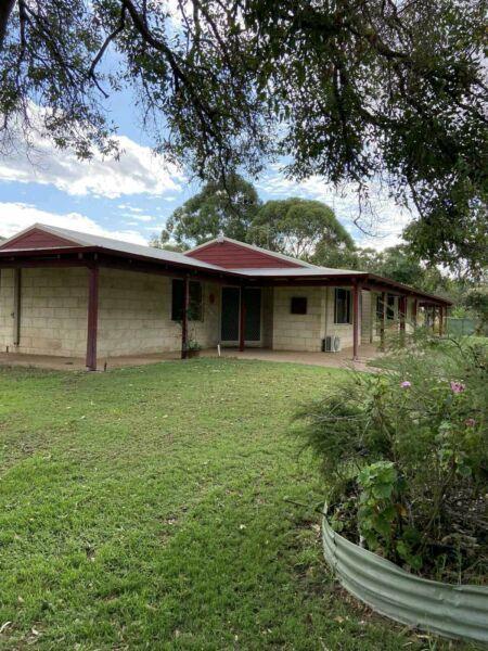 4x2 house to rent in oakford