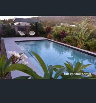 Gold Coast Family Home - 4 Bed / 2 Bath / 2 Car / Pool