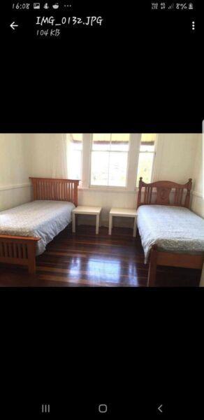 Share room available now now for males or females in south bank