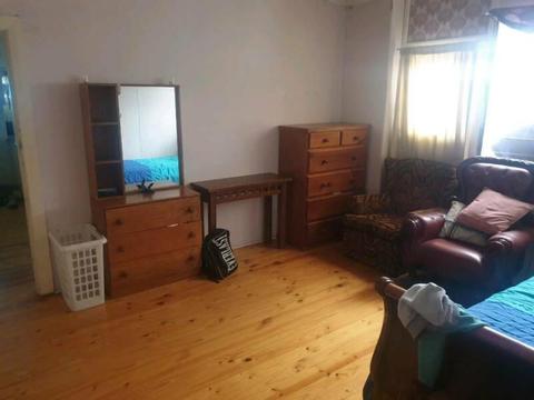 Room for rent/ share house--edwardstown