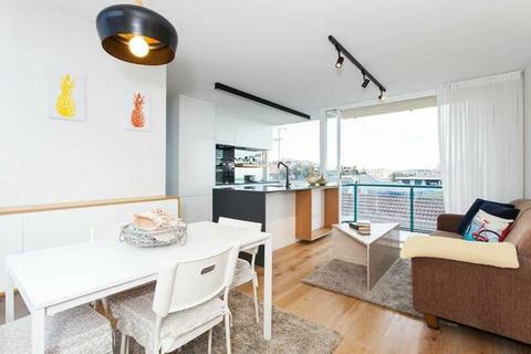Furnished 2 bedder Bondi Beach views with parking and wifi