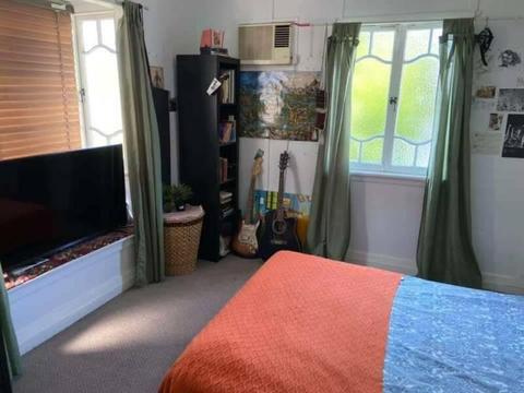 2 bedroom queenslander near southbank station - short term 18-29/March