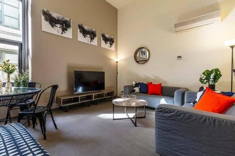 Cosy Fully Furnished CBD APT On Degraves Street -Bills, wifi included