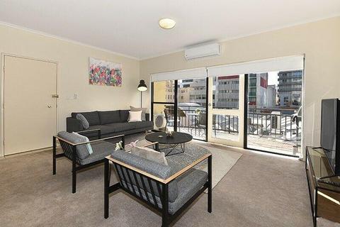 CBD Large Fully Furnished 2 Bed Apt, 5 Davison Place, Bills included