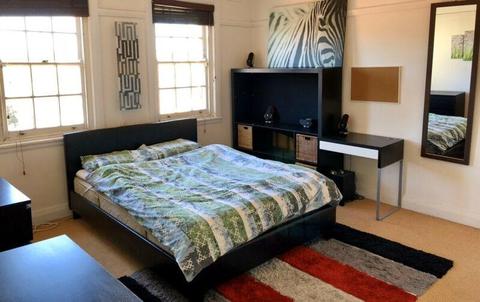 Huge master bedroom minutes from Manly Wharf, available 27 March!