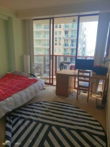 Town hall 1 min, Female 2-bed share
