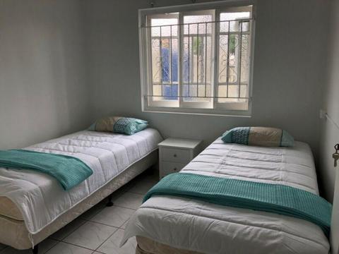 $100 per bed In twin room Free wifi & bills, close to train/ city