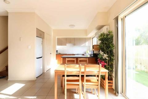 A room in Calamvale available for rent