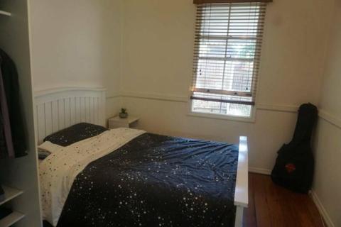 Housemate wanted - Red Hill (private room)