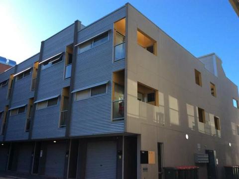 ADELAIDE - GROTE STREET CITI SHARE TOWNHOUSE ACCOMMODATION