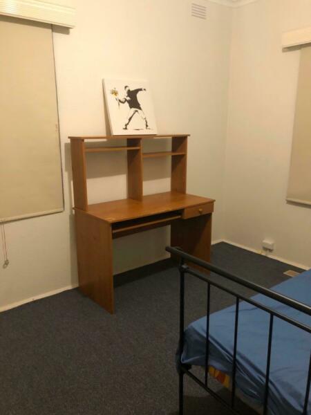 Single room to rent very close to Deakin university