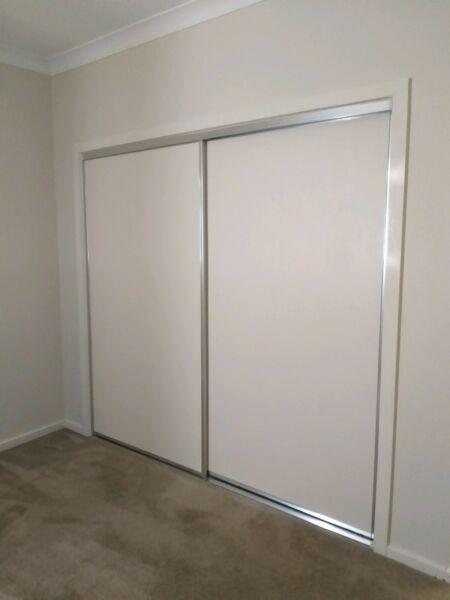 Room for rent in point Cook