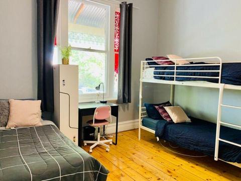 Clean and large Inner cbd triple room near train and tram