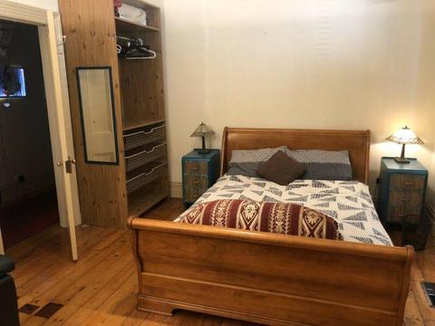 Extra Large Furnished Bedroom all Utilities included. St Kilda