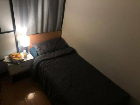 Private room to rent in the heart of Melbourne CBD! (furnished)