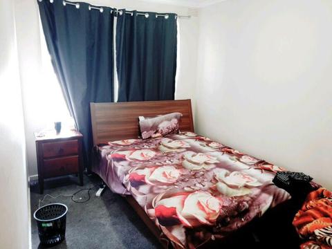 A neat and clean room is available for a girl inoble park