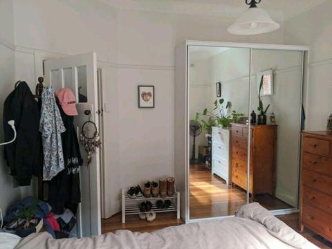 One big bedroom available in Hawthorn