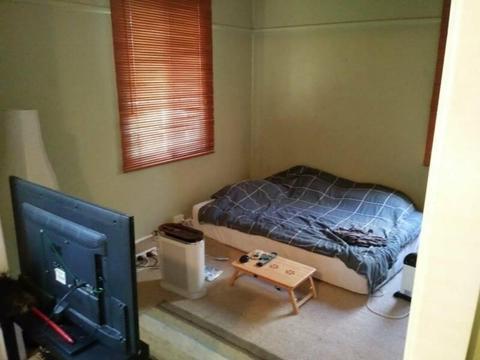 Huge furnished A/C room in Ashwood, share bath w/1 person $675/mth!
