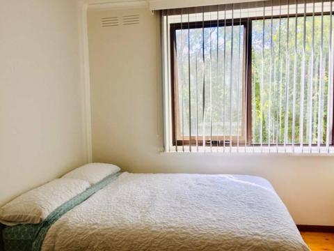 Clean private room/Free parking/Close to Tram,Train,Shops