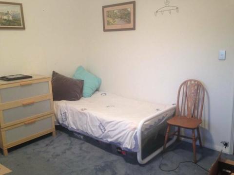 Cheap Room in Share House on vineyard Rosa Brook area