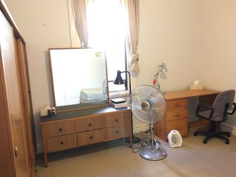 A fully furnished room available in shenton park