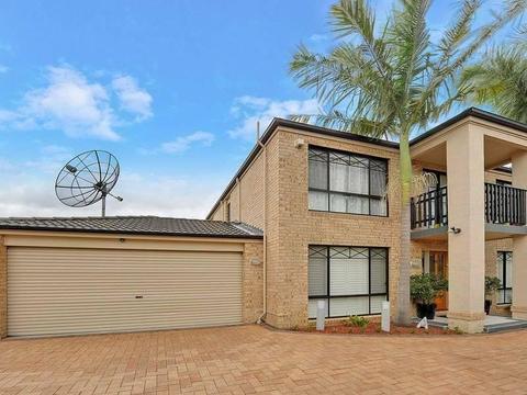 Prime Location and Generous Space - 5-br House for Rent in Thornleigh