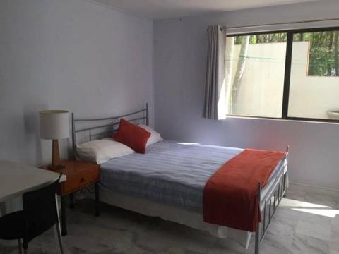 Studio pad fully furnished, ideal for self-isolation near Ferny Grove