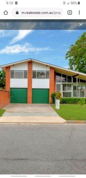 Burleigh home with pool 800m from beach pets ok